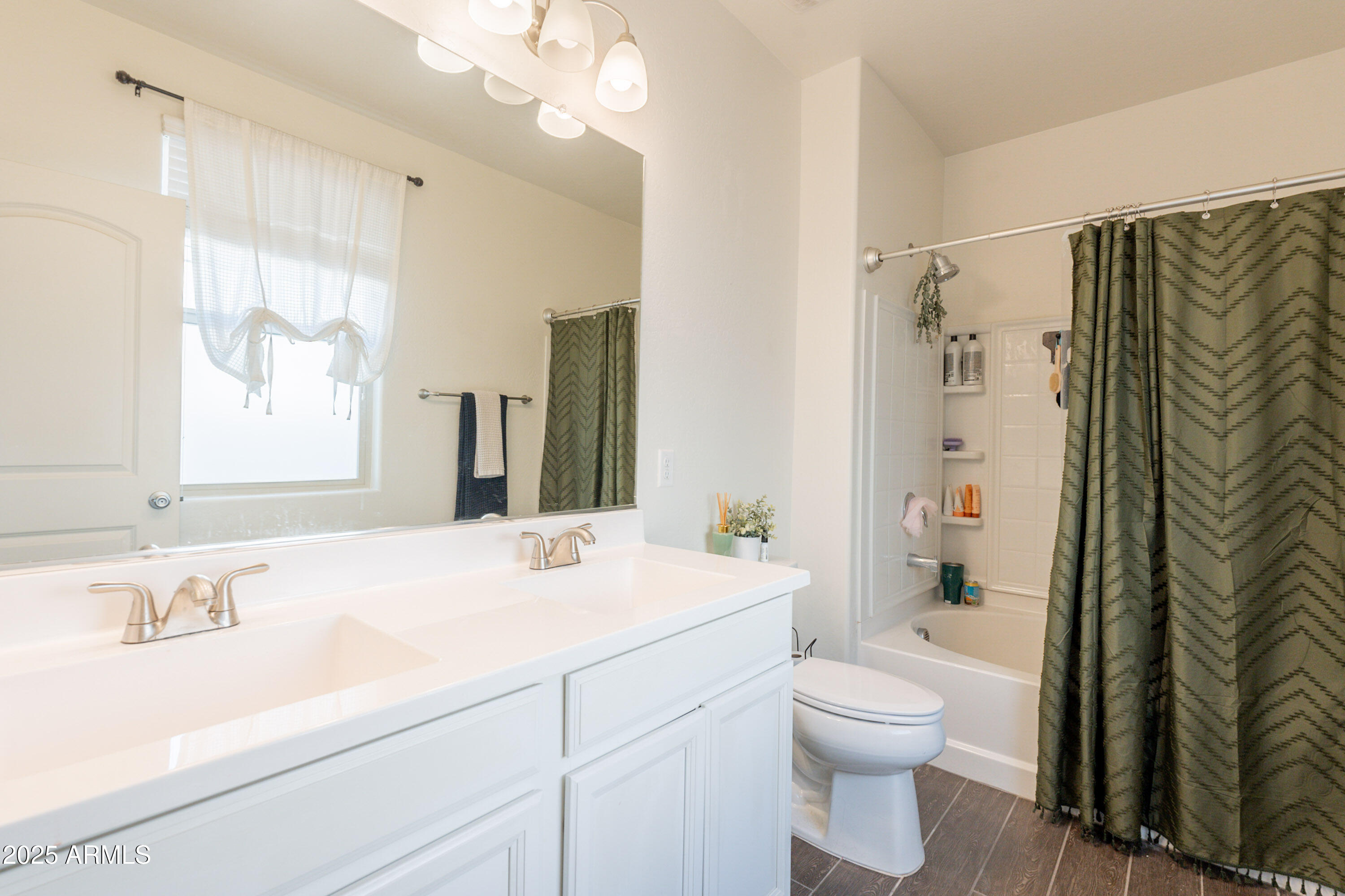 1813 Grenadine Road Phoenix, AZ 85040 - Photo 21 of 33 a bathroom with a sink a toilet and shower