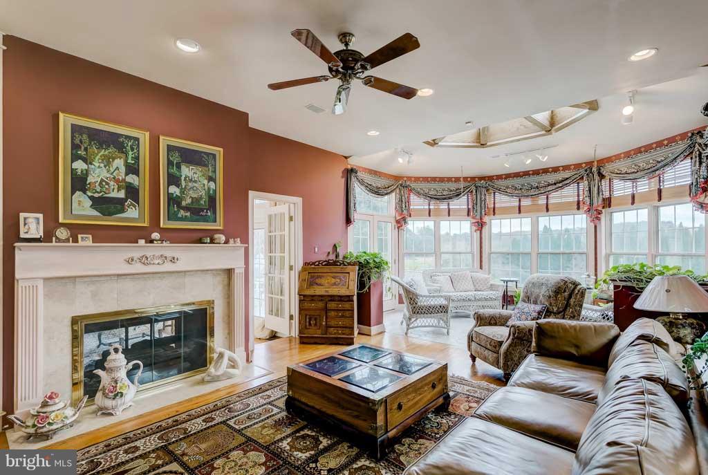 3825 Butler Road Glyndon, MD 21136 - Photo 10 of 30 Family Room