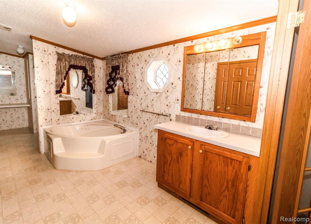 14520 Burt Road Capac, MI 48014 - Photo 10 of 27