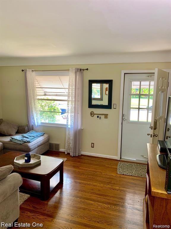 3822 Durham Road Royal Oak, MI 48073 - Photo 4 of 19