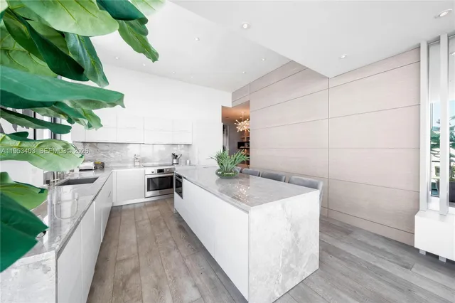 $3,900,000 | 1300 South Miami Avenue, Unit UPH4, Miami, FL 33130