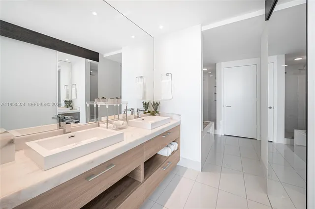 $3,900,000 | 1300 South Miami Avenue, Unit UPH4, Miami, FL 33130