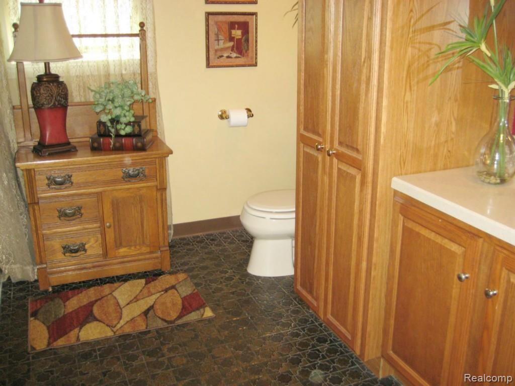 11054 36 Mile Road Romeo, MI 48065 - Photo 16 of 30 #15 Bathroom with ceramic tile.jpg
