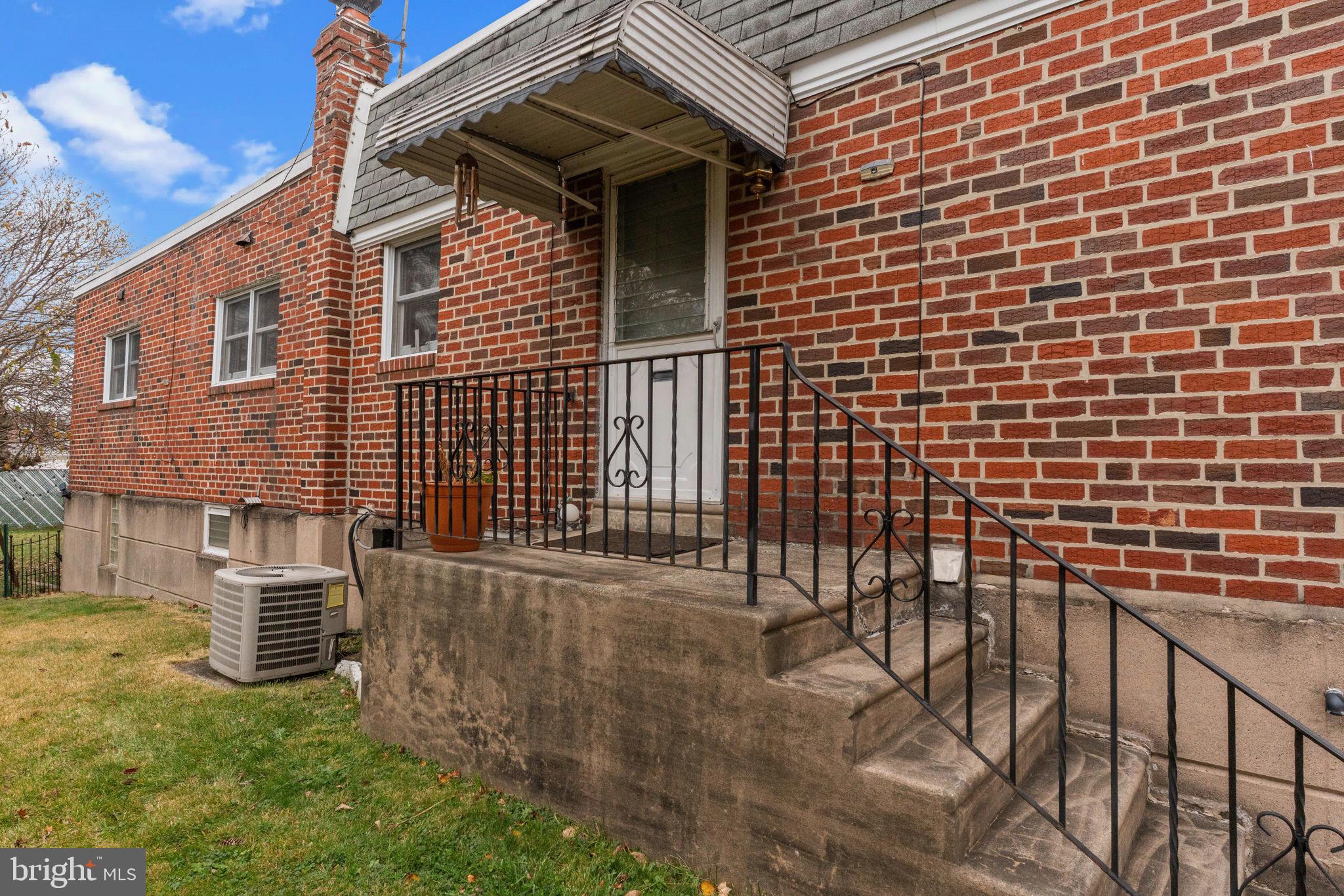 1117 Surrey Road Philadelphia, PA 19115 - Photo 3 of 24 Gallery Image 3