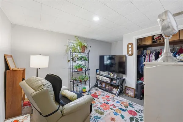 $90,000 | 328 West Walnut Avenue, Osawatomie, KS 66064