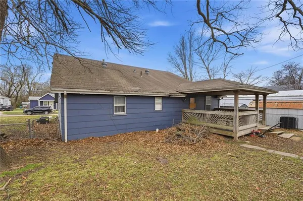 $90,000 | 328 West Walnut Avenue, Osawatomie, KS 66064