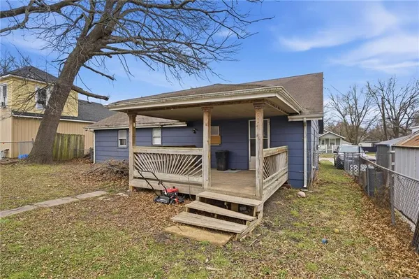 $90,000 | 328 West Walnut Avenue, Osawatomie, KS 66064