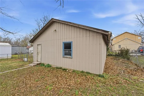 $90,000 | 328 West Walnut Avenue, Osawatomie, KS 66064