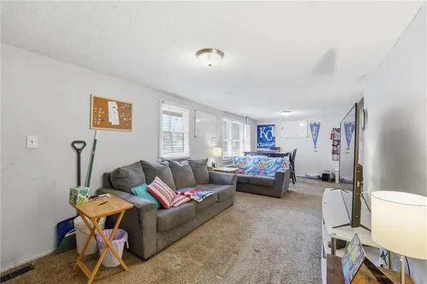 $90,000 | 328 West Walnut Avenue, Osawatomie, KS 66064