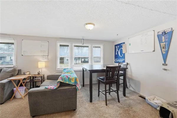 $90,000 | 328 West Walnut Avenue, Osawatomie, KS 66064