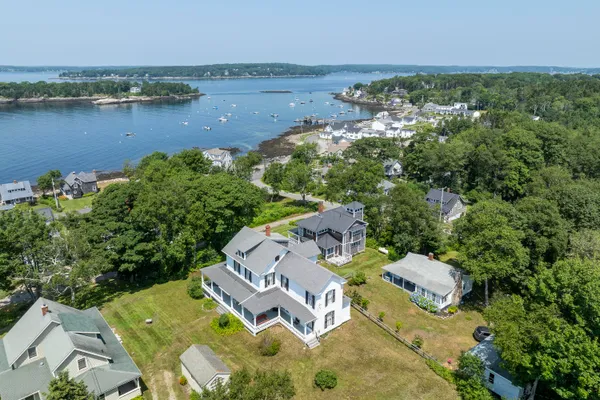 $895,000 | 9 Grove, Boothbay, ME 04544