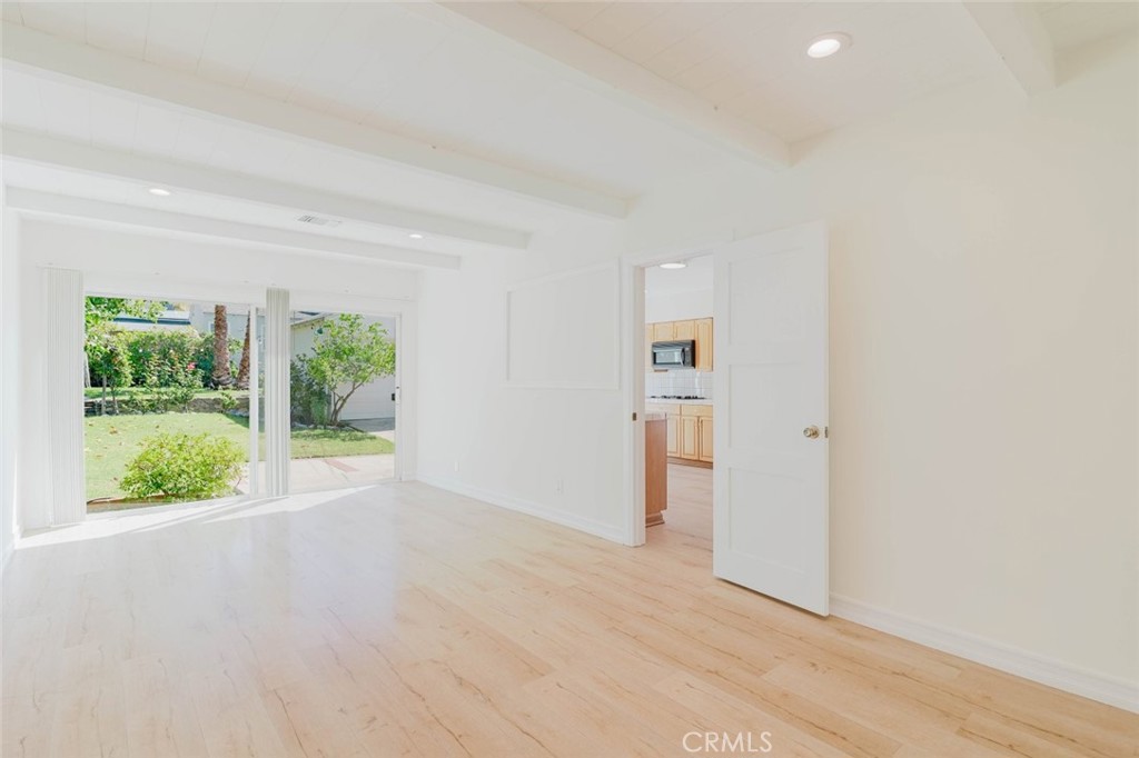 2007 West Kenneth Road Glendale, CA 91201 - Photo 9 of 38