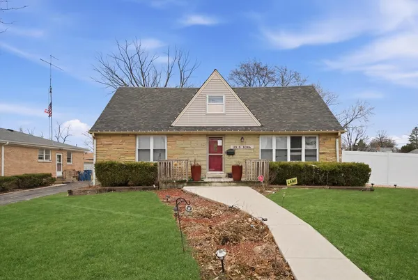$470,000 | 29 Iowa Avenue, Addison, IL 60101