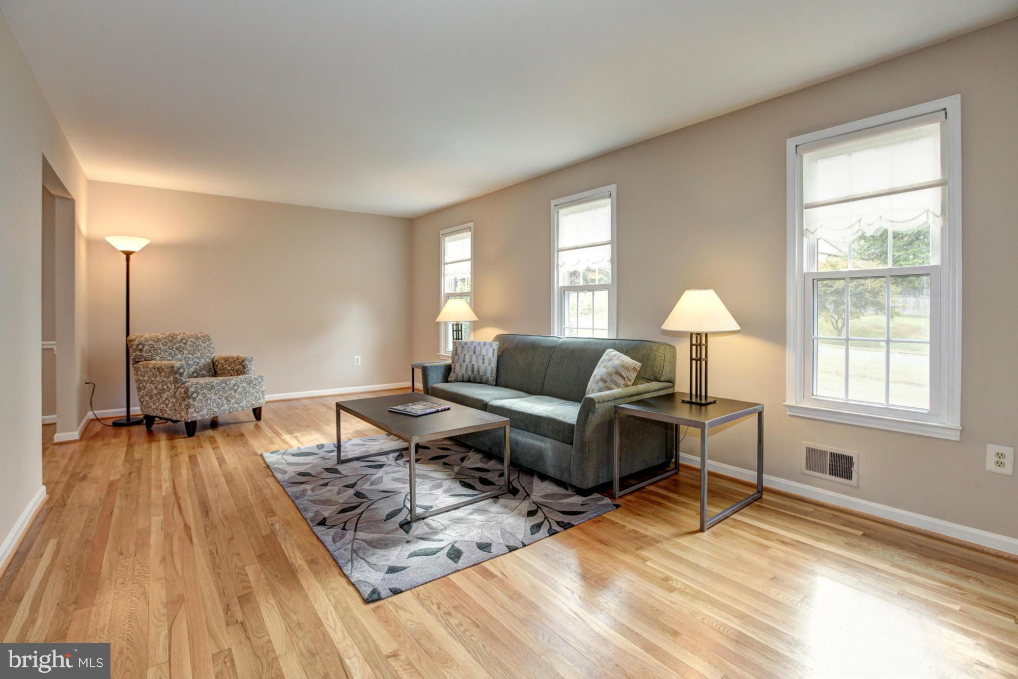 15204 Middlegate Road Silver Spring, MD 20905 - Photo 2 of 30 Living Room