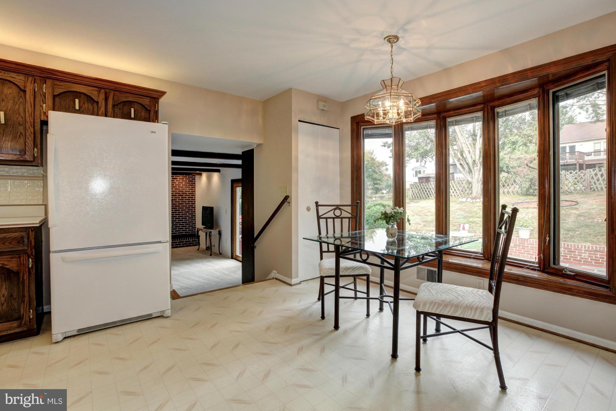 15204 Middlegate Road Silver Spring, MD 20905 - Photo 11 of 30 Kitchen / Breakfast Room