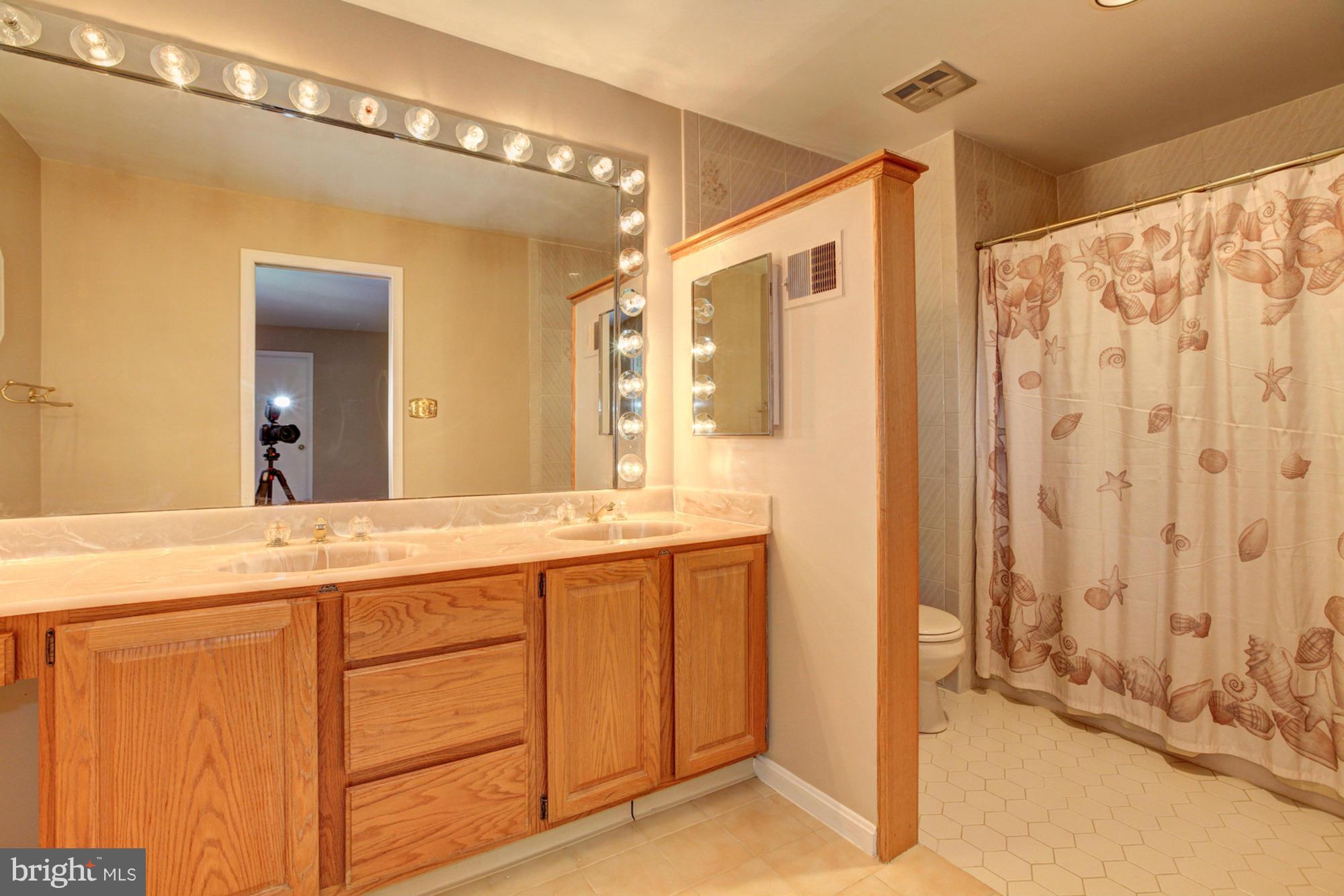 15204 Middlegate Road Silver Spring, MD 20905 - Photo 23 of 30 Bath (Master)