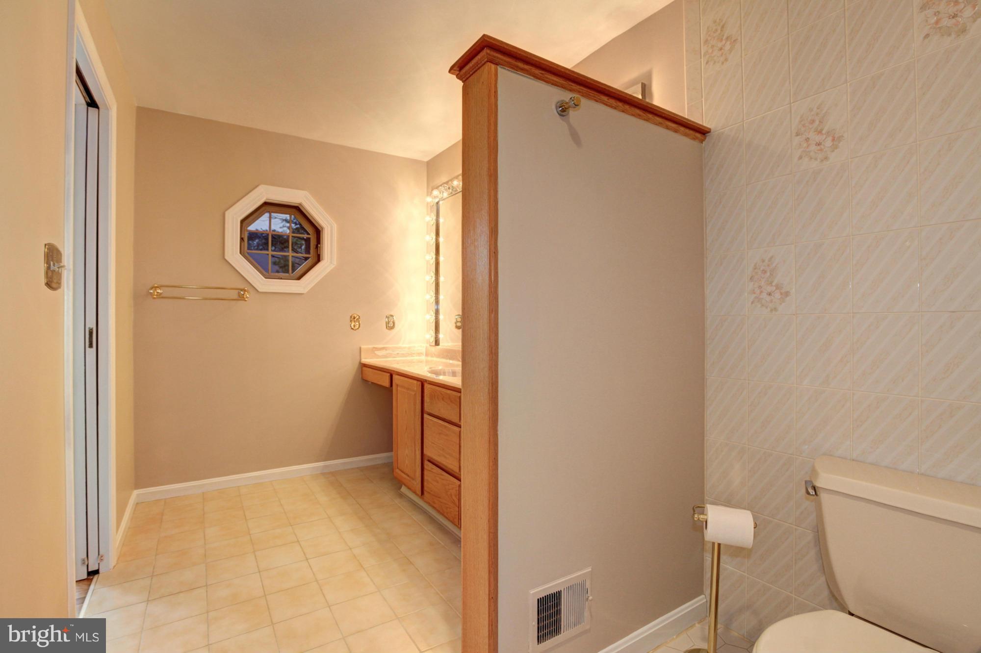 15204 Middlegate Road Silver Spring, MD 20905 - Photo 24 of 30 Bath (Master)