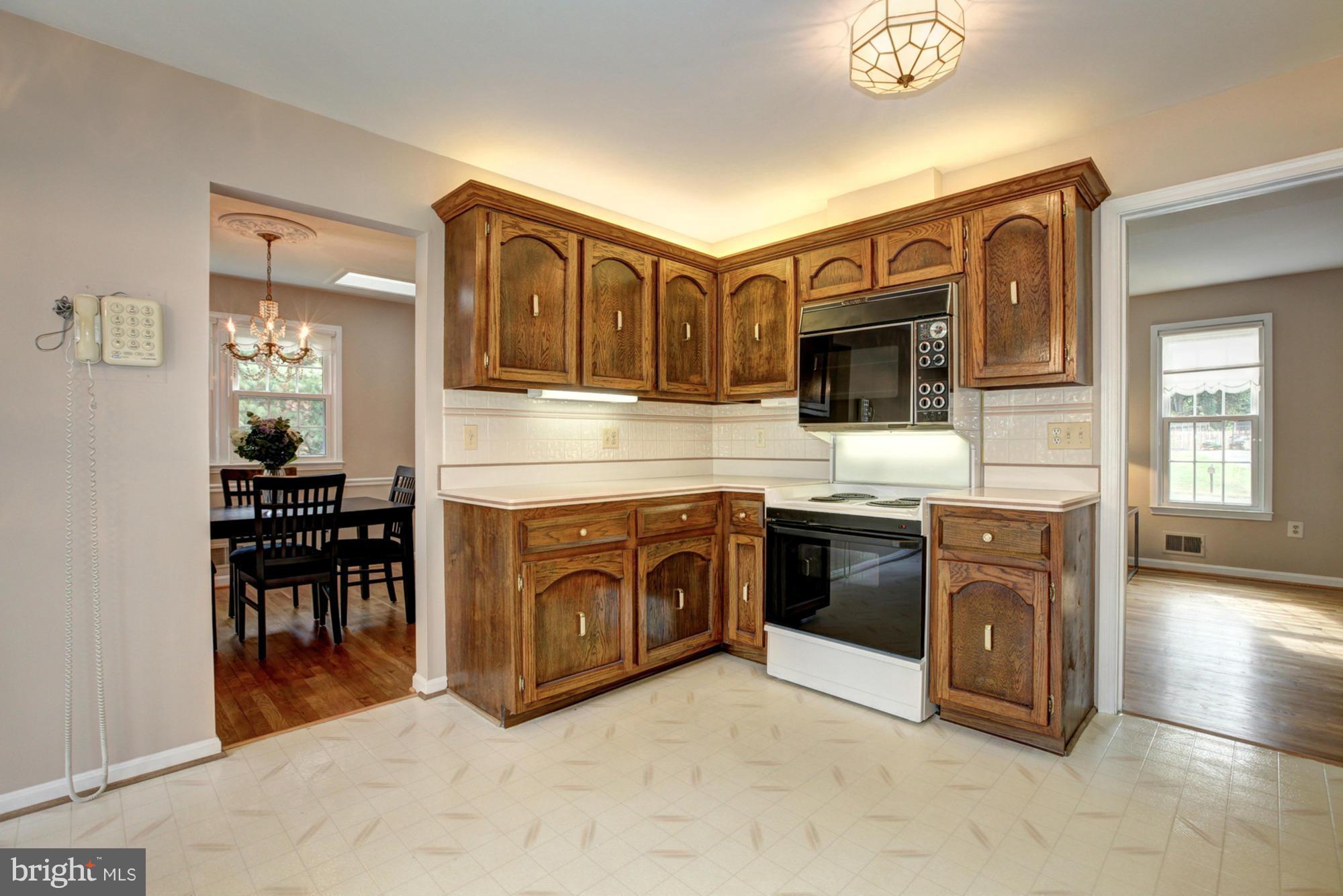 15204 Middlegate Road Silver Spring, MD 20905 - Photo 7 of 30 Kitchen