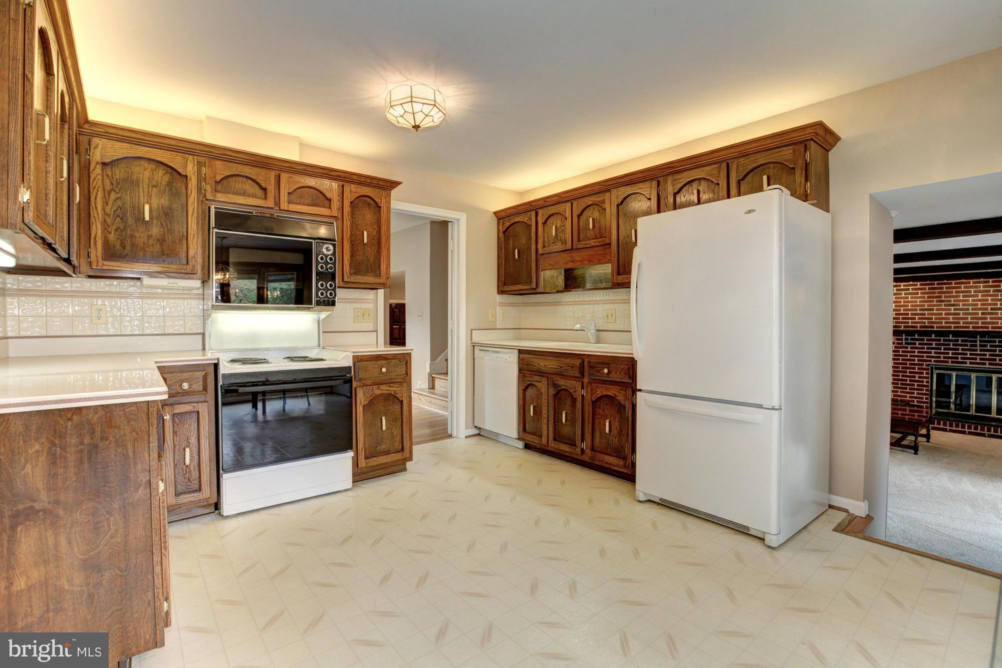 15204 Middlegate Road Silver Spring, MD 20905 - Photo 10 of 30 Kitchen