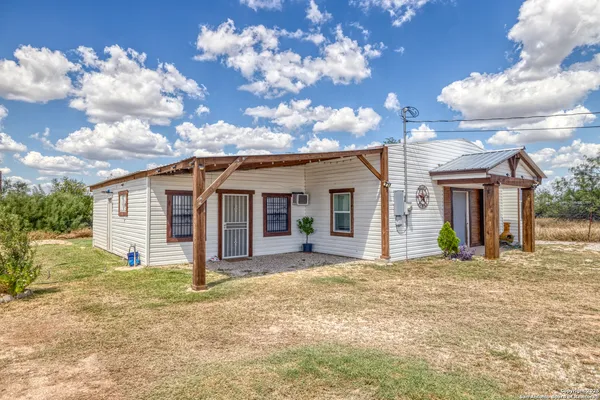 $285,000 | 152 John Ayers Road, Carrizo Springs, TX 78834