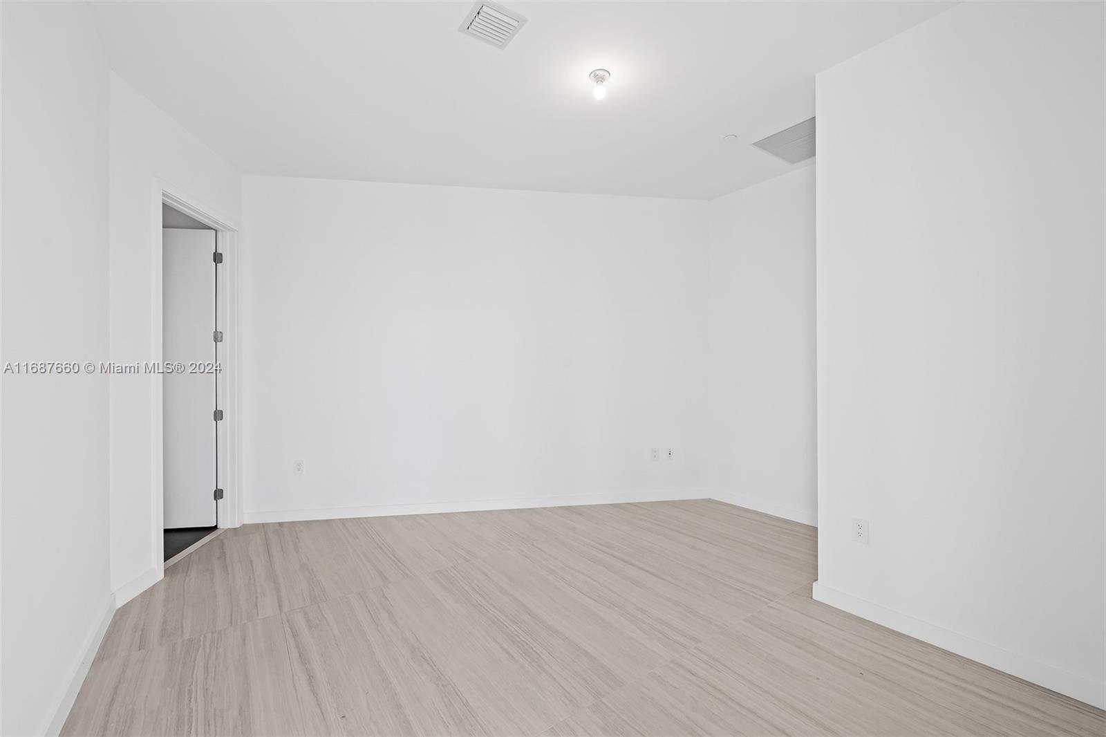 851 Northeast 1st Avenue, Unit PH5700 Miami, FL 33132 - Photo 33 of 91 a view of an empty room