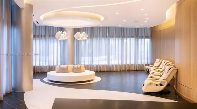 $8,900,000 | 851 Northeast 1st Avenue, Unit PH5700, Miami, FL 33132