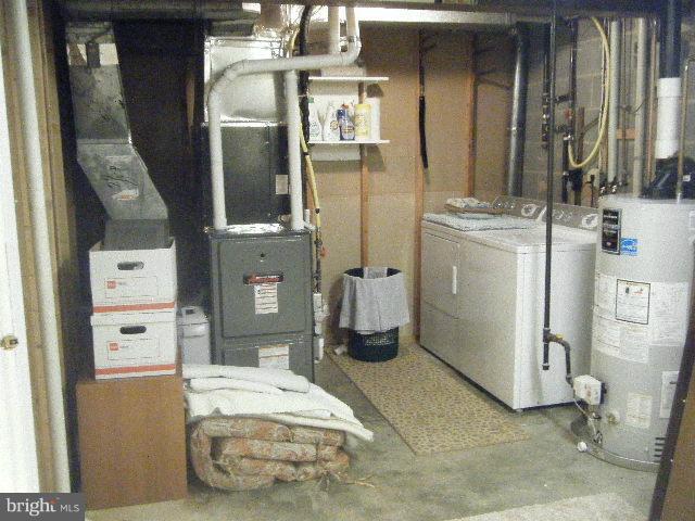 2277 Double Eagle Court Reston, VA 20191 - Photo 15 of 26 Laundry room.
