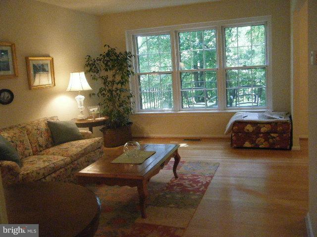 2277 Double Eagle Court Reston, VA 20191 - Photo 16 of 26 Living Room