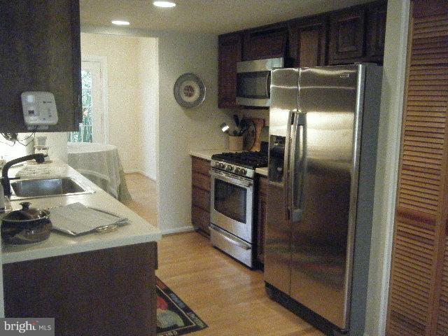 2277 Double Eagle Court Reston, VA 20191 - Photo 22 of 26 Kitchen