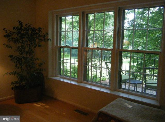 2277 Double Eagle Court Reston, VA 20191 - Photo 26 of 26 Living Room