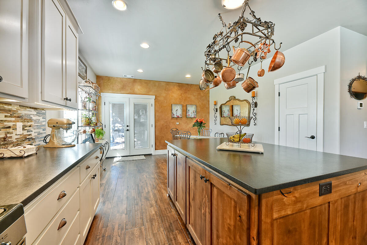 1136 Boulder Ridge Street Central Point, OR 97502 - Photo 26 of 35 DSC_9948
