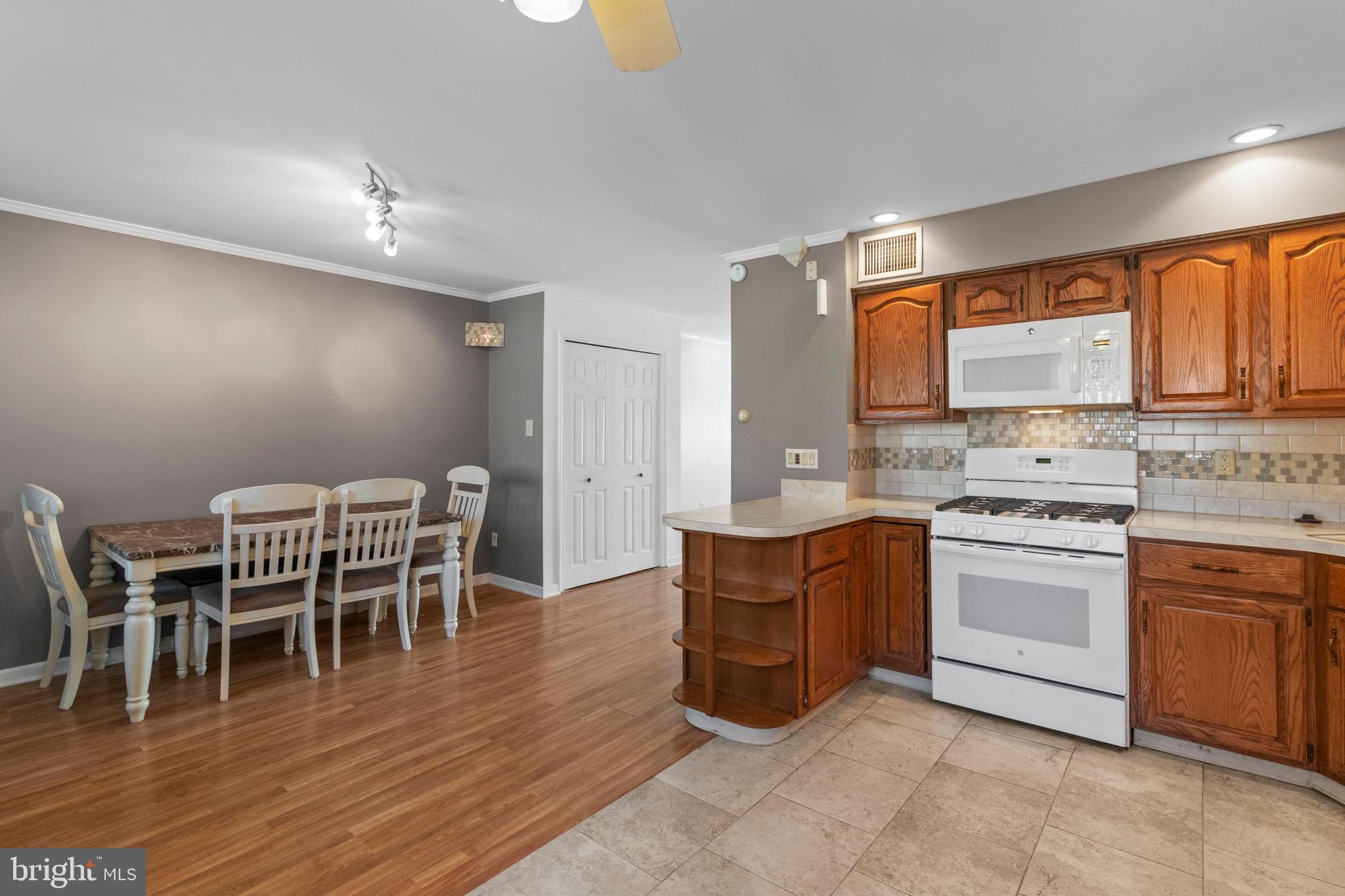 10920 Heflin Road Philadelphia, PA 19154 - Photo 11 of 27 Gallery Image 11