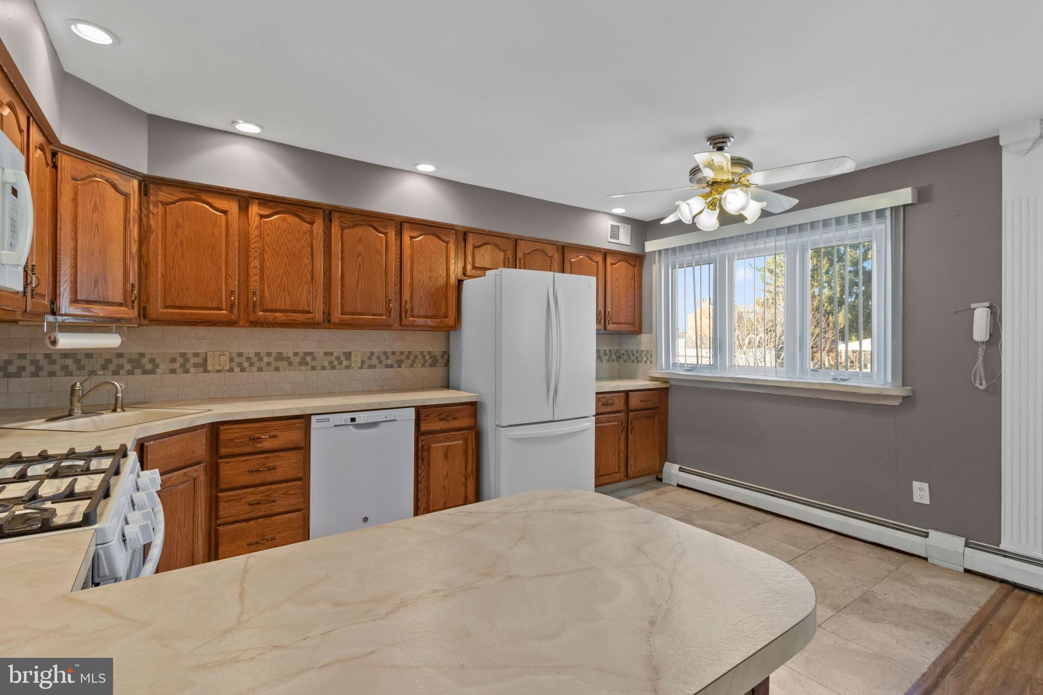 10920 Heflin Road Philadelphia, PA 19154 - Photo 8 of 27 Gallery Image 8