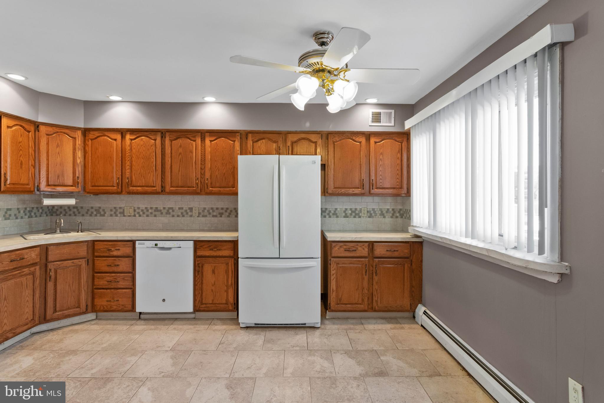 10920 Heflin Road Philadelphia, PA 19154 - Photo 9 of 27 Gallery Image 9