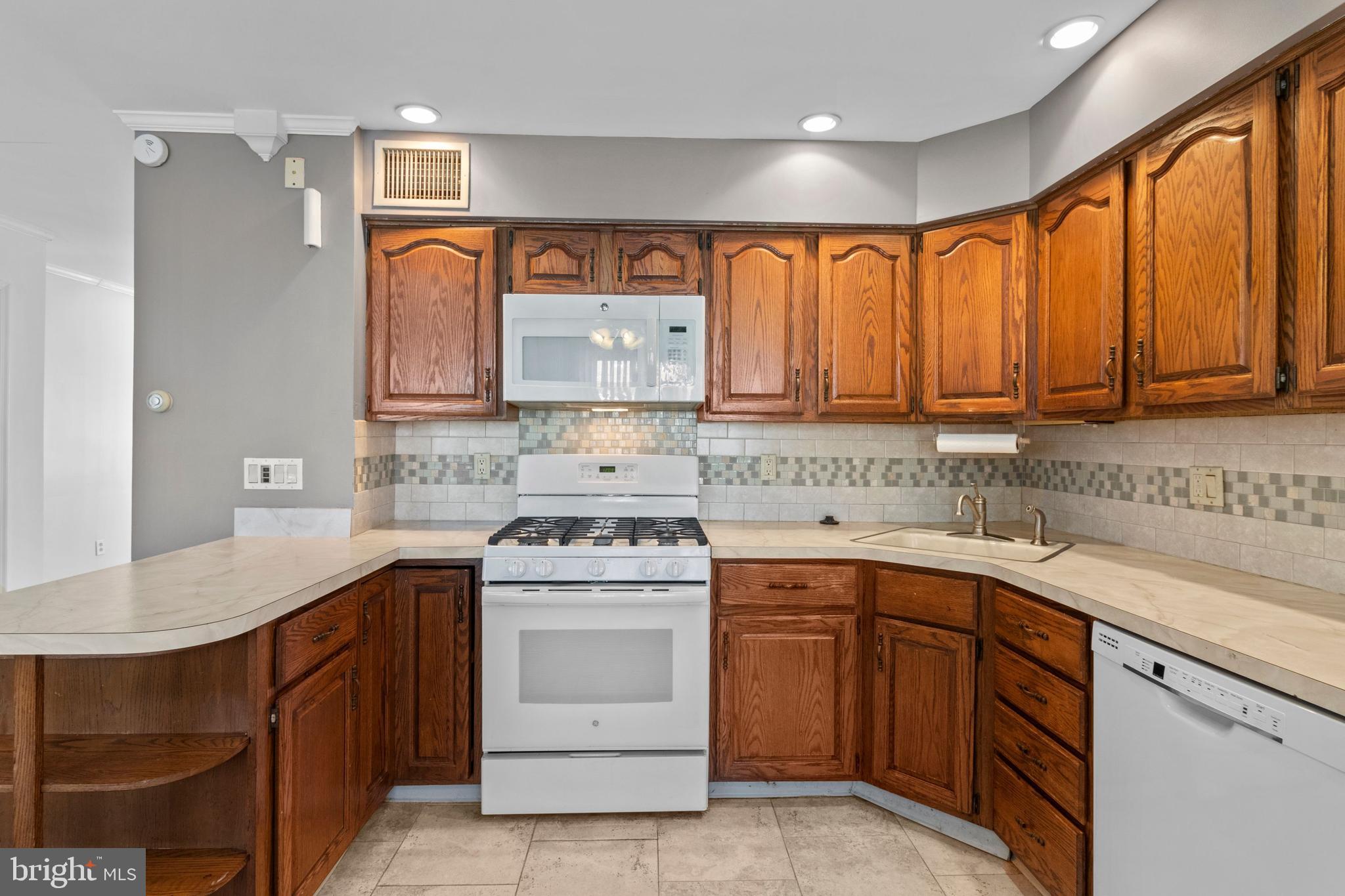 10920 Heflin Road Philadelphia, PA 19154 - Photo 10 of 27 Gallery Image 10