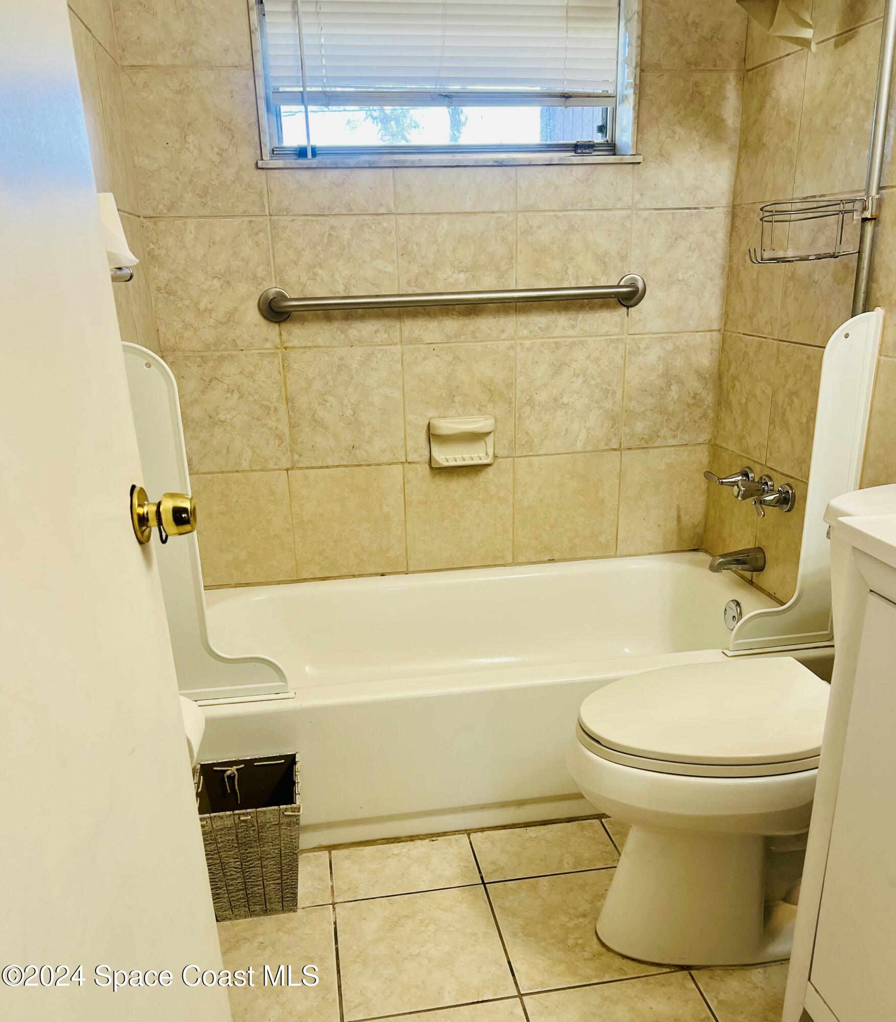 2243 King Richard Road Melbourne, FL 32935 - Photo 9 of 13 Bathroom 2