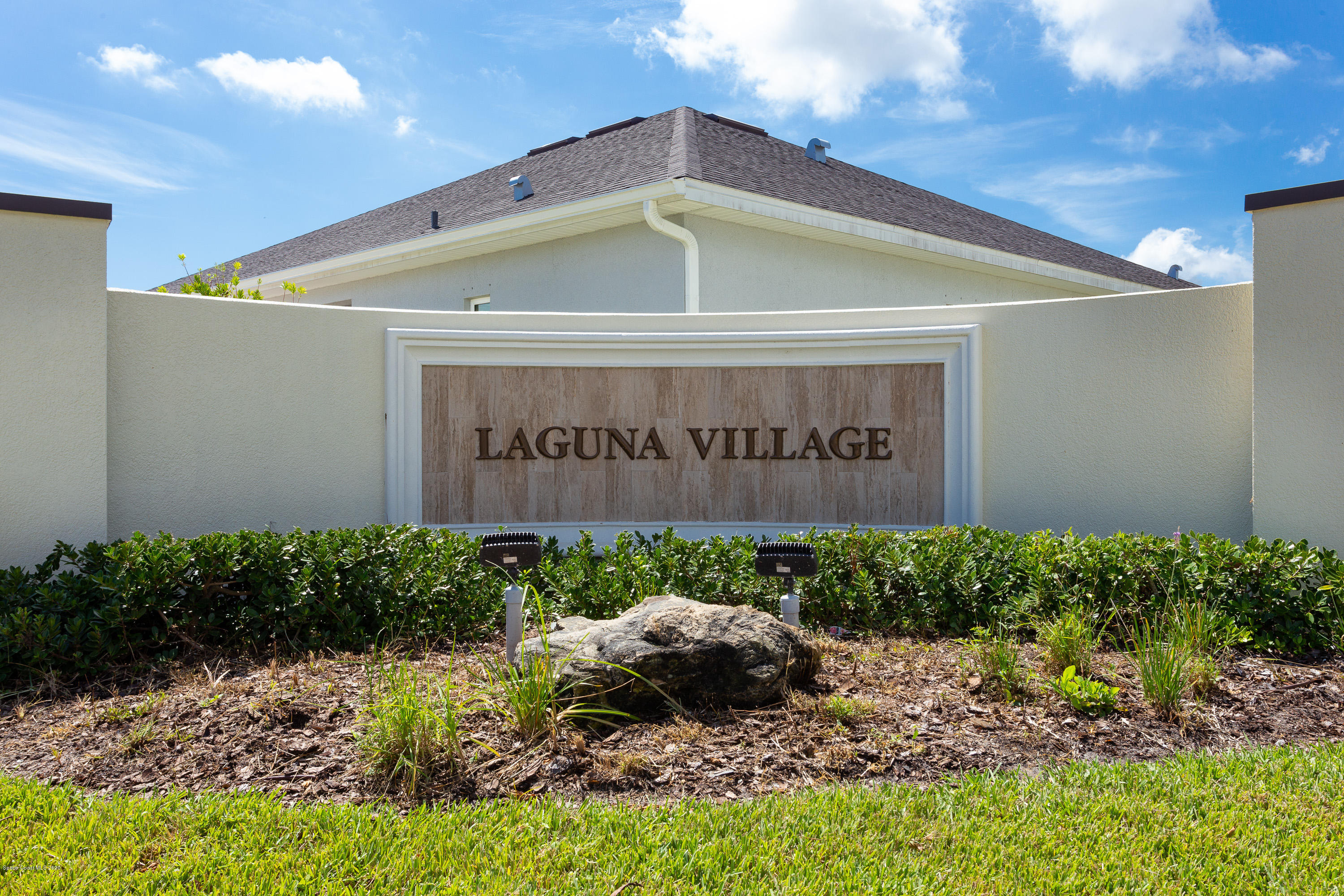 4435 Negal Circle Melbourne, FL 32901 - Photo 3 of 33 a front view of a house