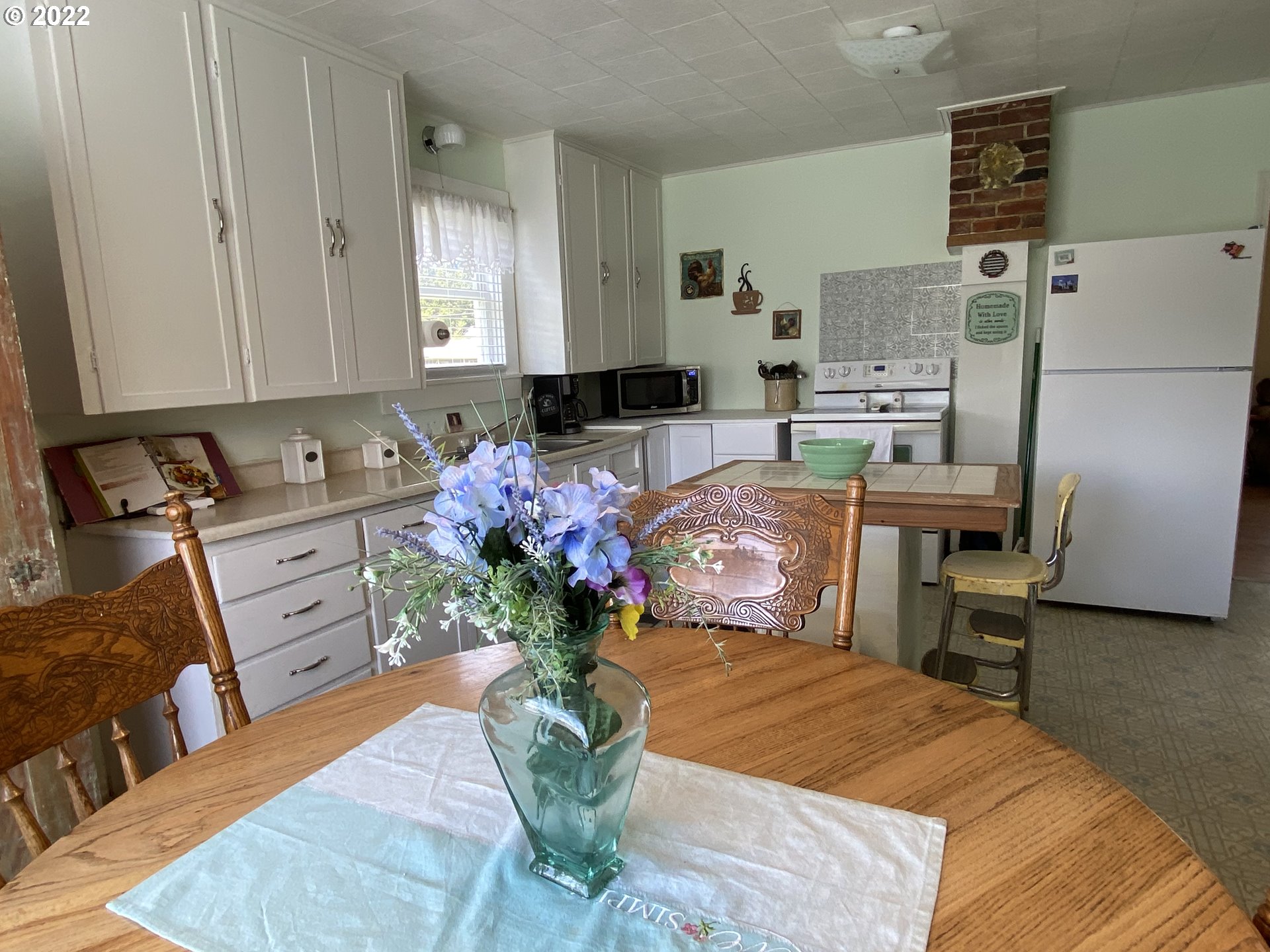 296 Applegate Street Yoncalla, OR 97499 - Photo 15 of 18 a bed room with a bed window and table chair
