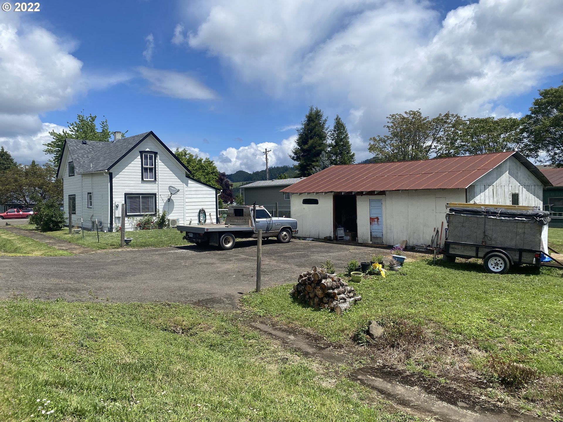 296 Applegate Street Yoncalla, OR 97499 - Photo 3 of 18 a front view of a house with garden