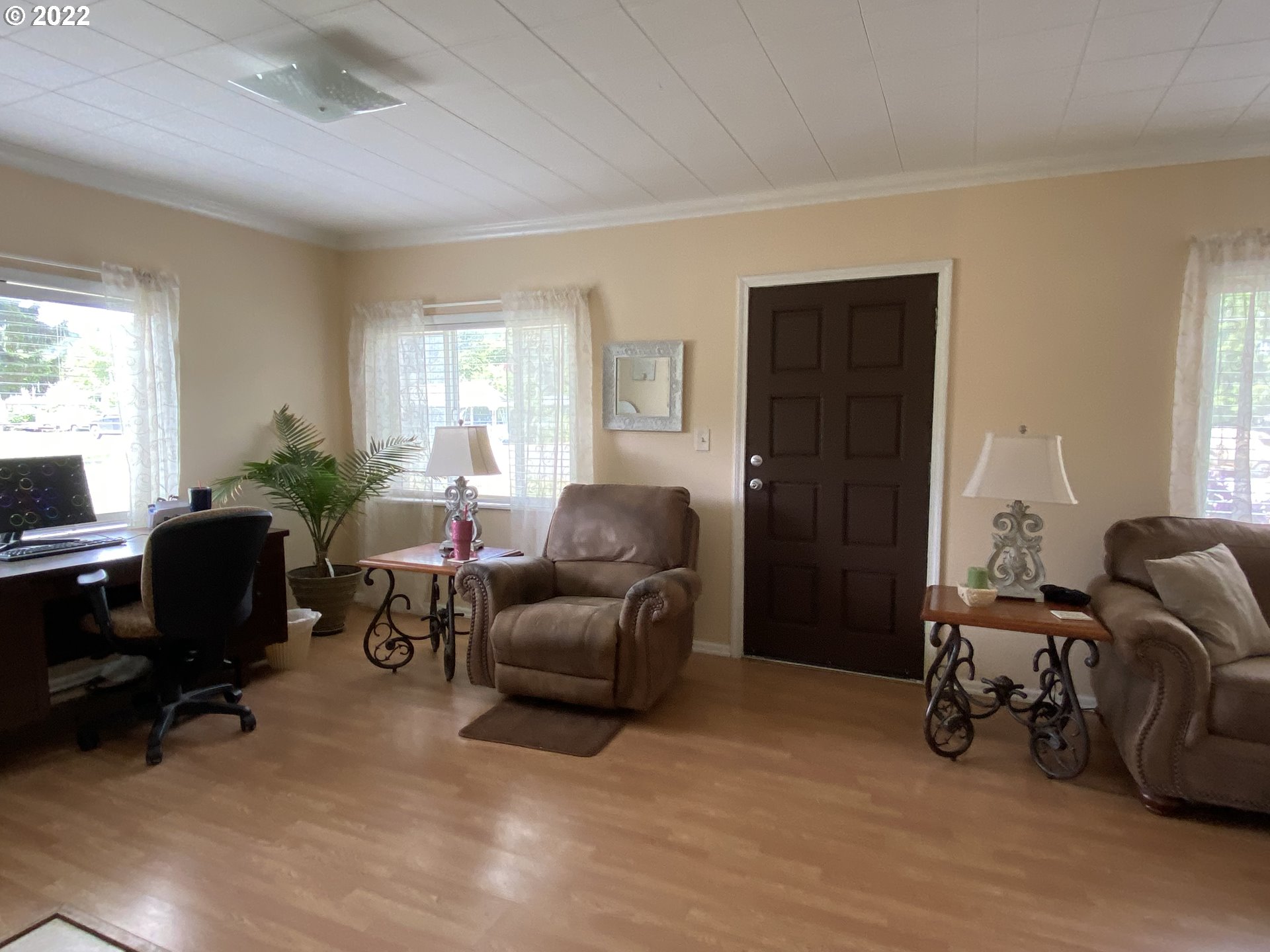 296 Applegate Street Yoncalla, OR 97499 - Photo 8 of 18 a livingroom with furniture and a window
