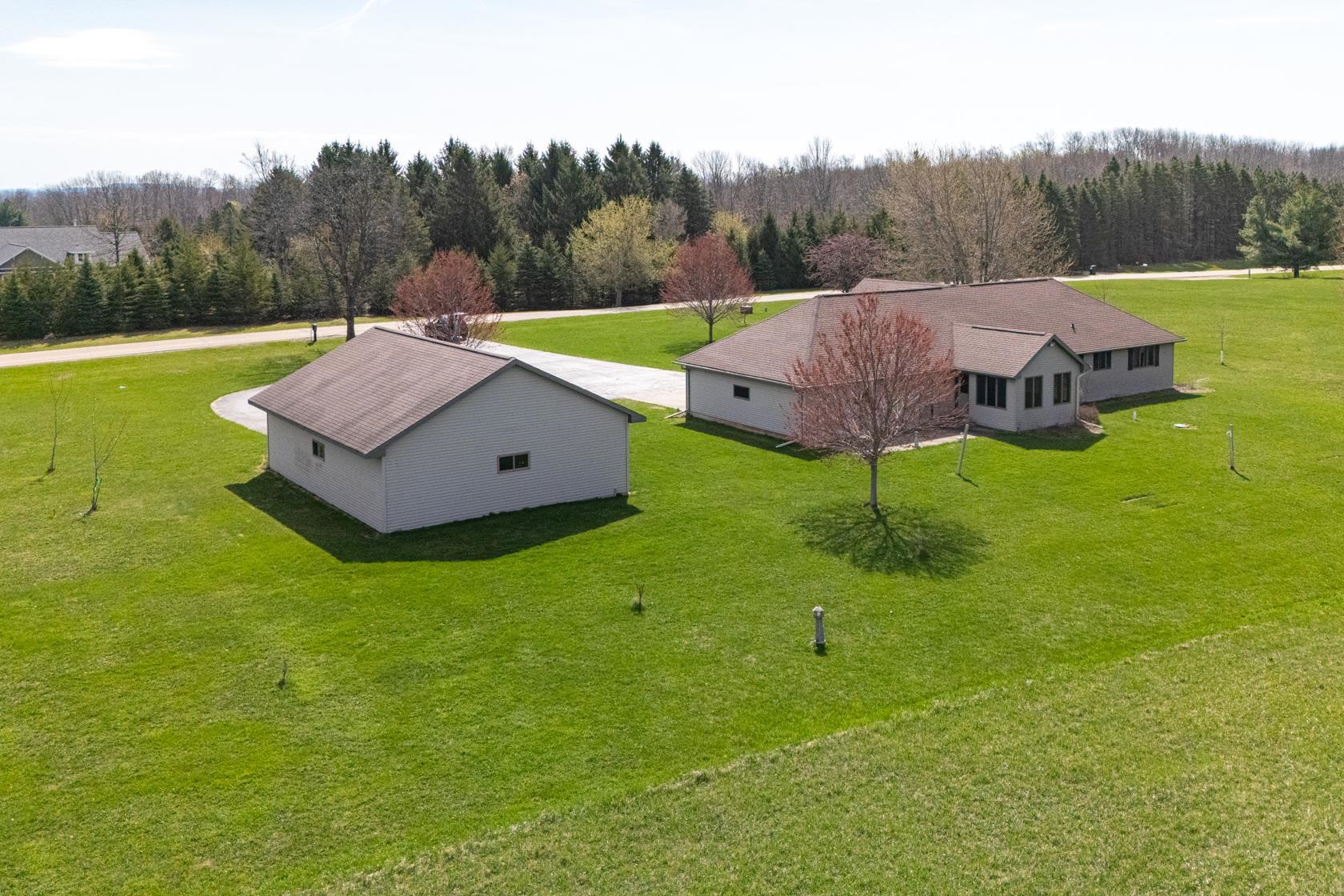 N4575 Larry Road New London, WI 54961 - Photo 4 of 36