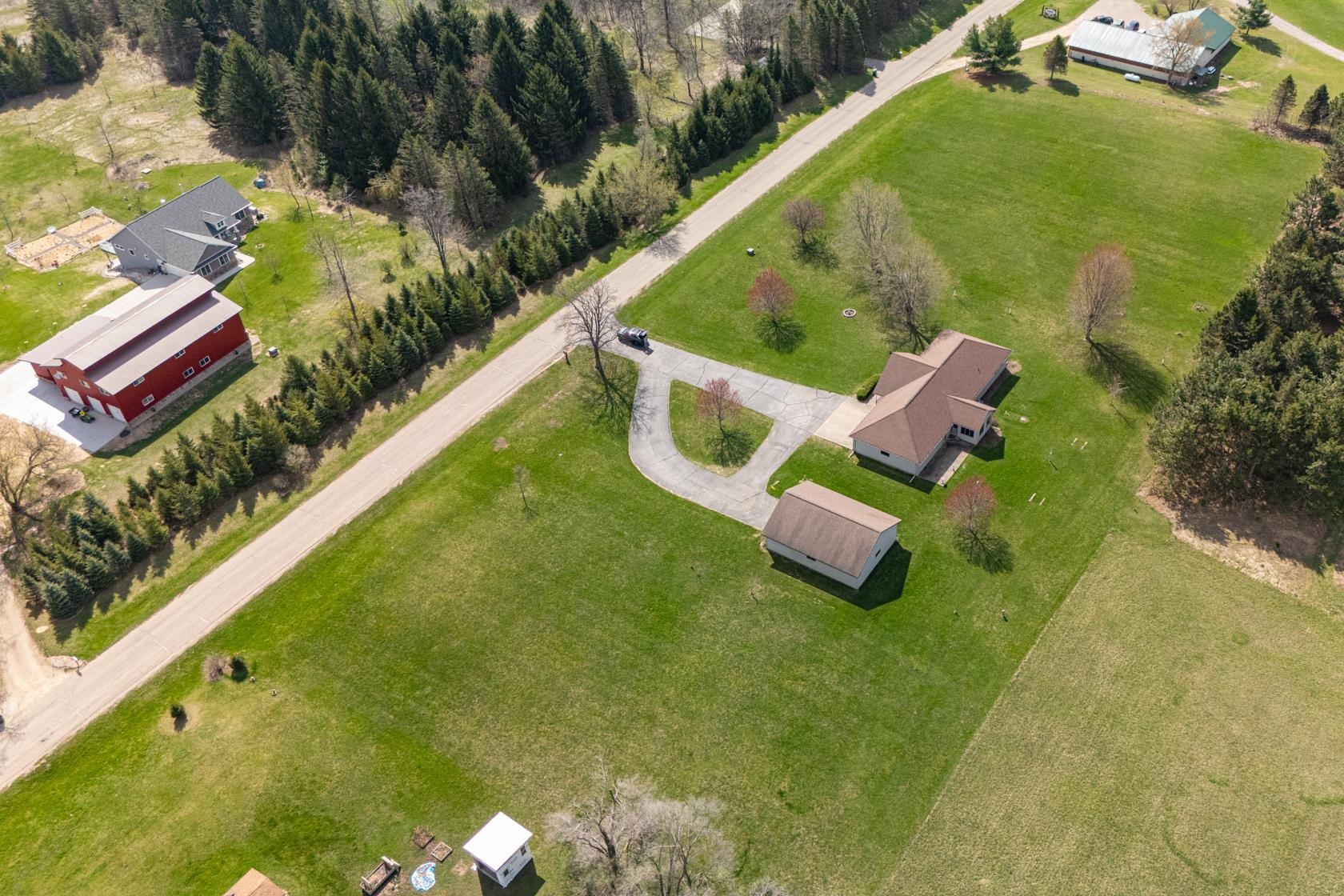 N4575 Larry Road New London, WI 54961 - Photo 5 of 36