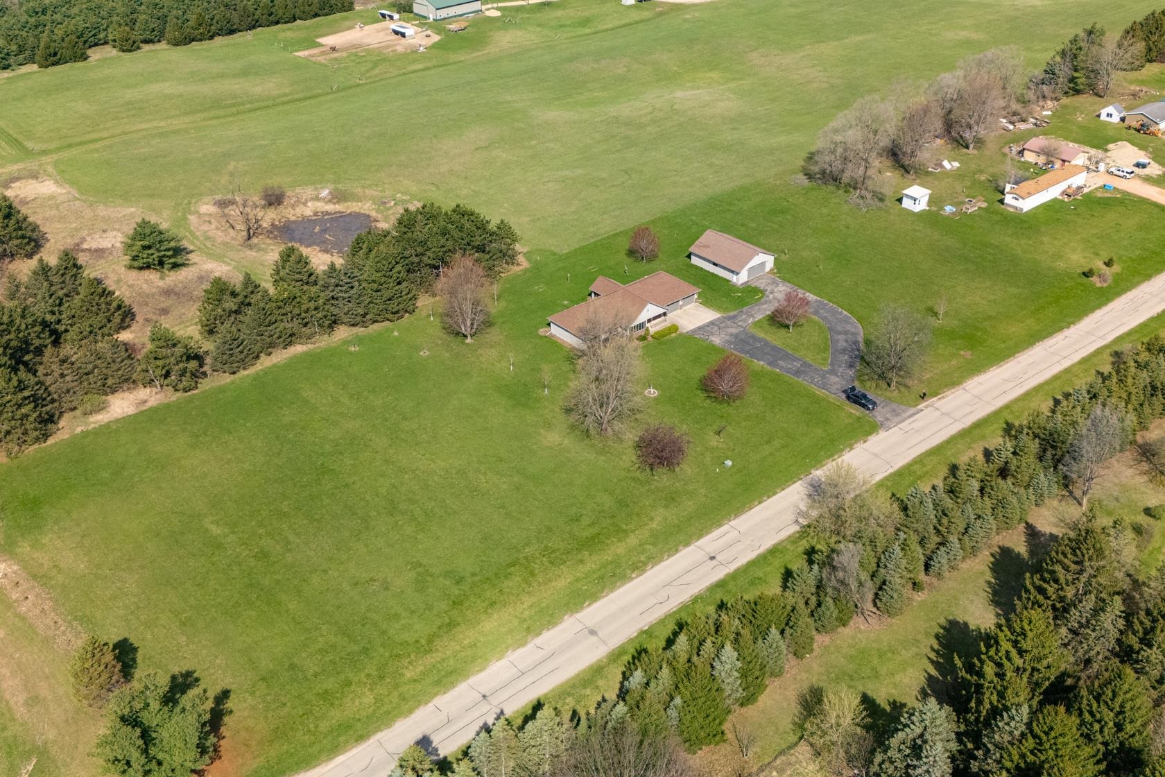 N4575 Larry Road New London, WI 54961 - Photo 7 of 36