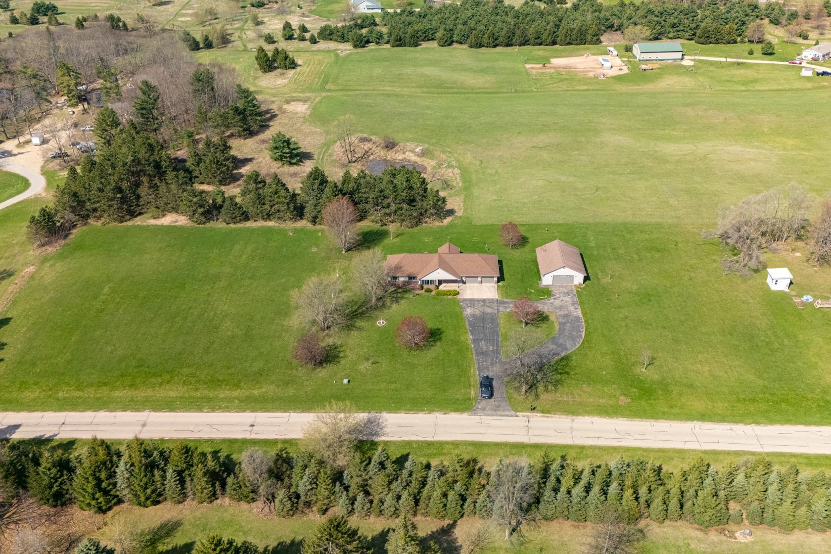 N4575 Larry Road New London, WI 54961 - Photo 8 of 36