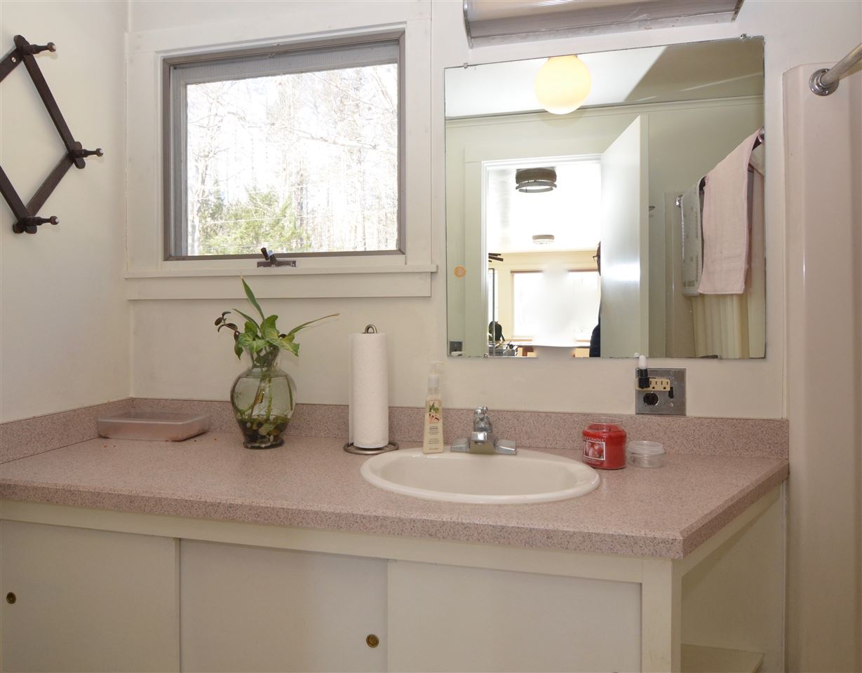 46 Mountain Road New London, NH 03257 - Photo 9 of 12 Gallery Image 9