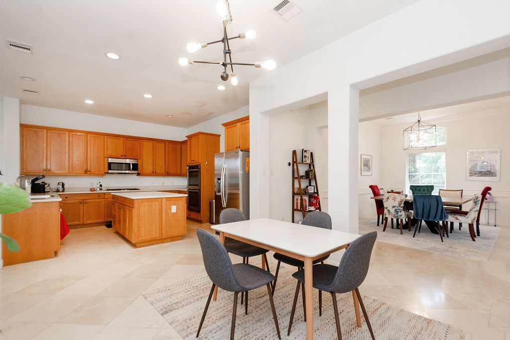 3011 Bonnebridge Way Boulevard Houston, TX 77082 - Photo 11 of 45 a view of a dining room with furniture