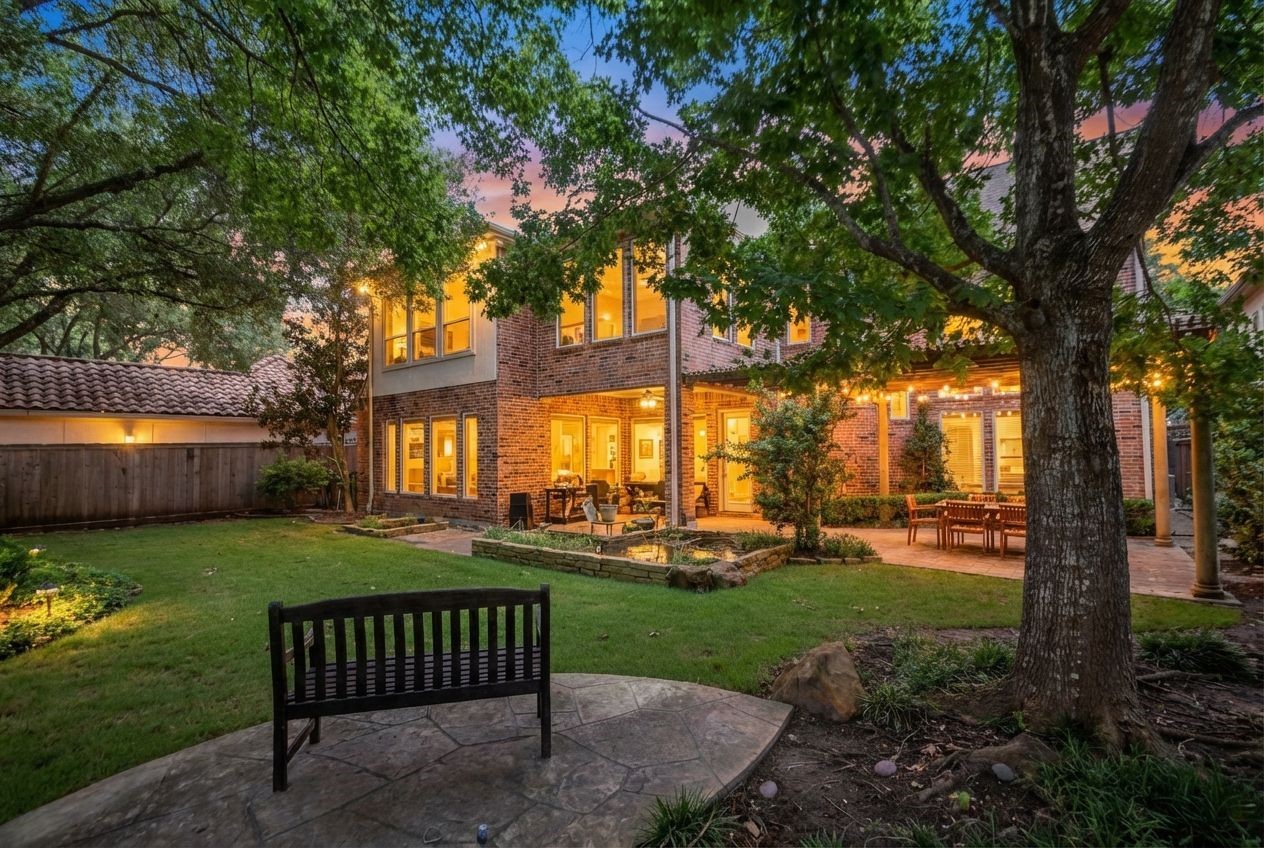 3011 Bonnebridge Way Boulevard Houston, TX 77082 - Photo 2 of 45 a front view of a house with garden and sitting area