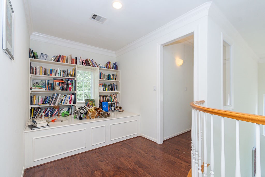 3011 Bonnebridge Way Boulevard Houston, TX 77082 - Photo 31 of 45 a view of room with toys and wooden floor