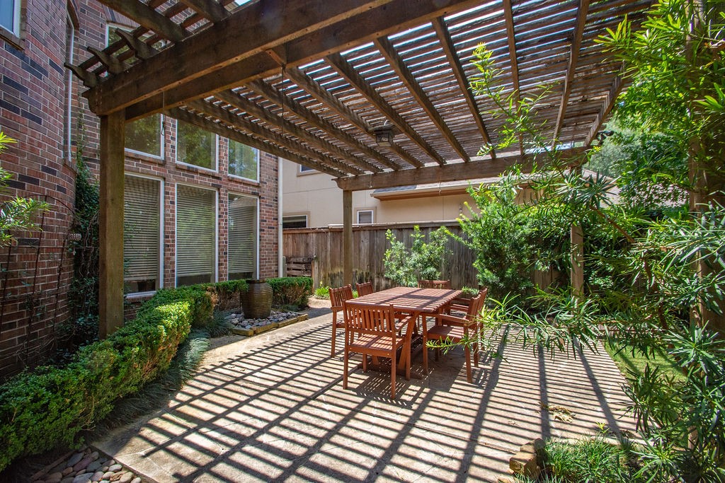 3011 Bonnebridge Way Boulevard Houston, TX 77082 - Photo 35 of 45 a outdoor view with a sitting space