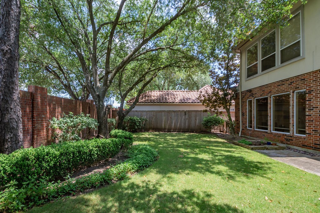 3011 Bonnebridge Way Boulevard Houston, TX 77082 - Photo 39 of 45 a view of a backyard with potted plants and large trees